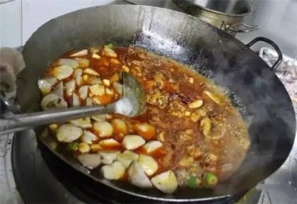 商菜：特色吊锅鸡【重庆火锅底料批发在哪】