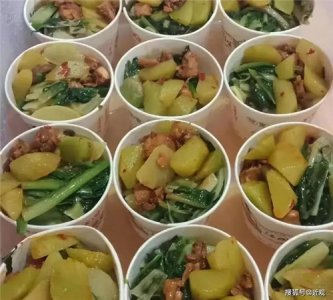 感人！抗疫白衣“战士”背后，还有这些白衣厨师【重庆火锅底料厂家】