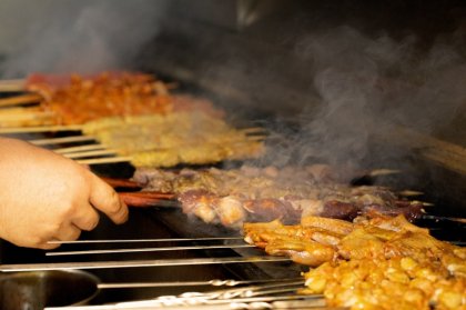 餐饮业“烟火气”火速回归，部分餐厅外卖订单量翻番